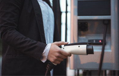 Installer une borne de recharge électrique à domicile en 2025